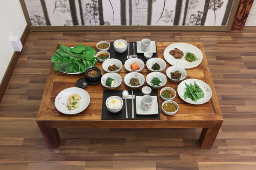 : Leisure in Calm Forests